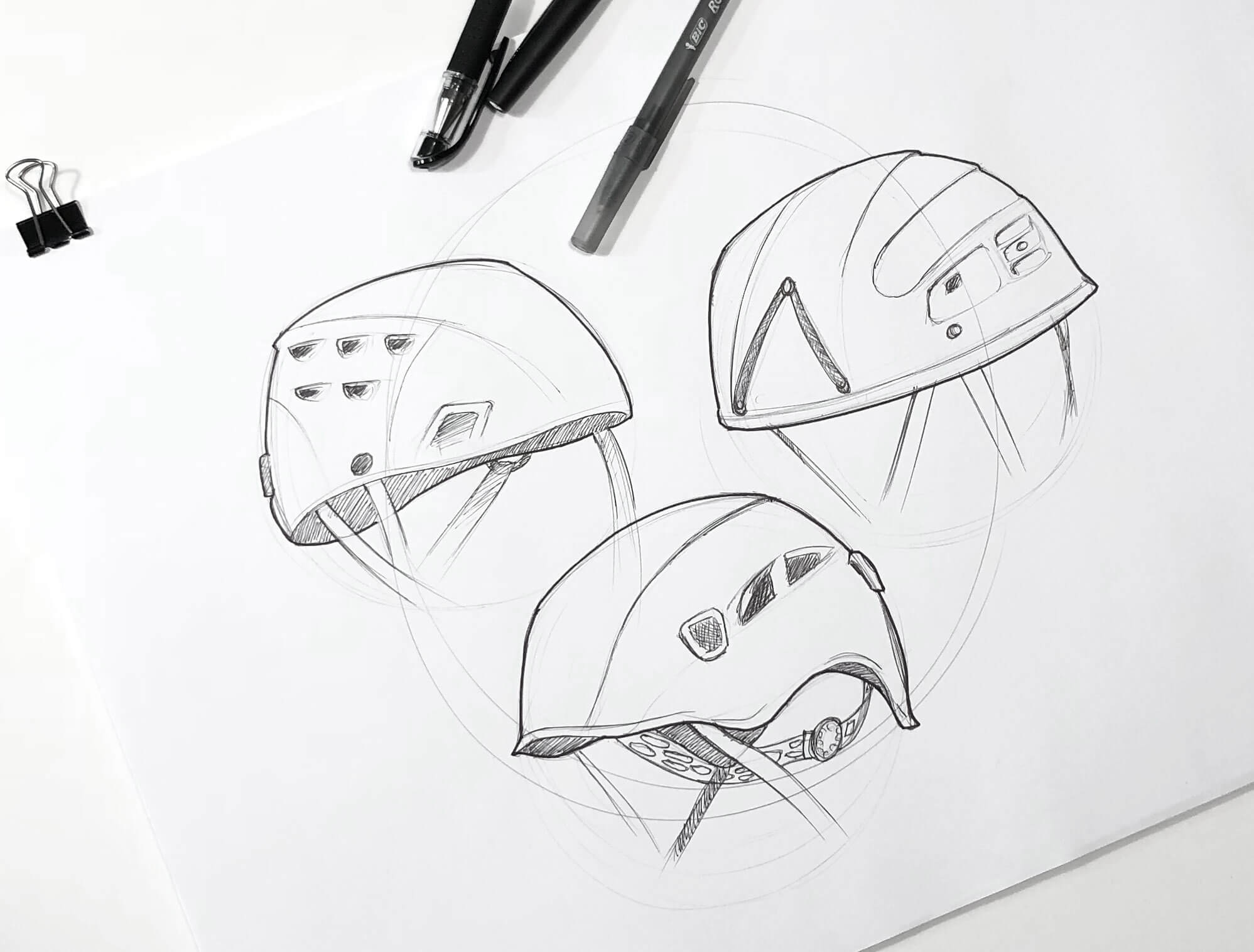 Bocetado diseño de cascos aventura